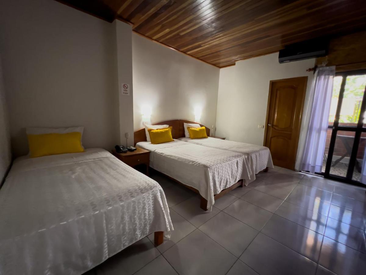 Los Gavilanes Hotel Пукальпа Екстер'єр фото