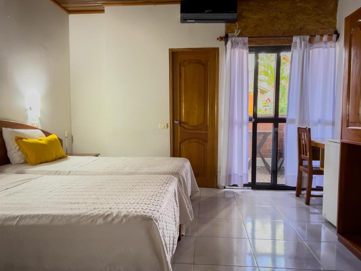 Los Gavilanes Hotel Пукальпа Екстер'єр фото