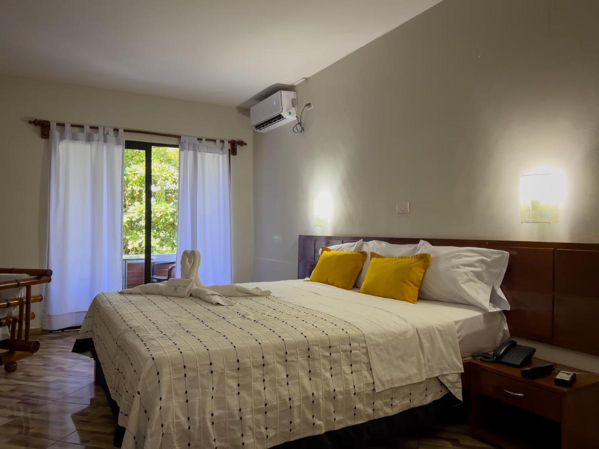 Los Gavilanes Hotel Пукальпа Екстер'єр фото