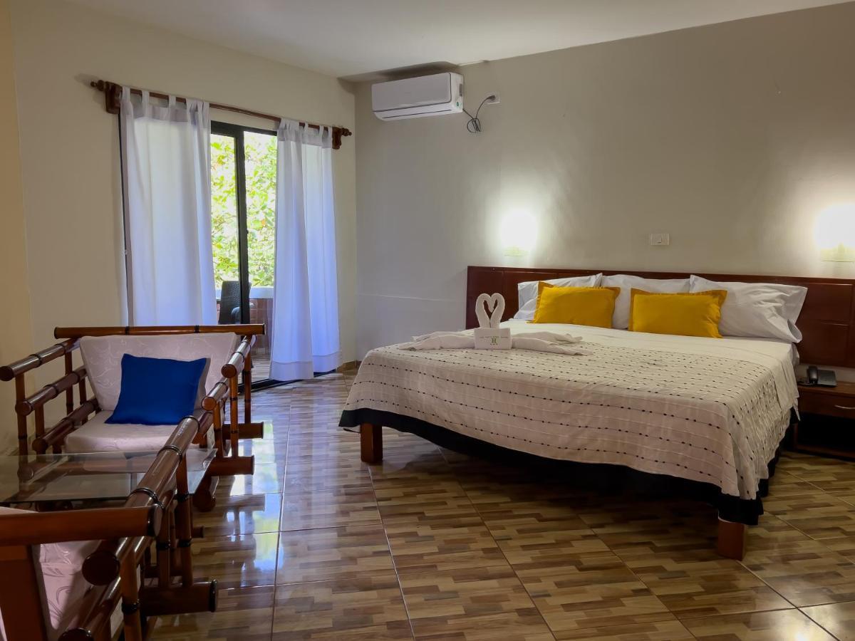 Los Gavilanes Hotel Пукальпа Екстер'єр фото