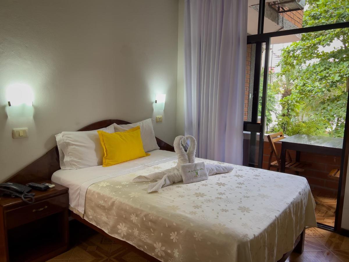 Los Gavilanes Hotel Пукальпа Екстер'єр фото