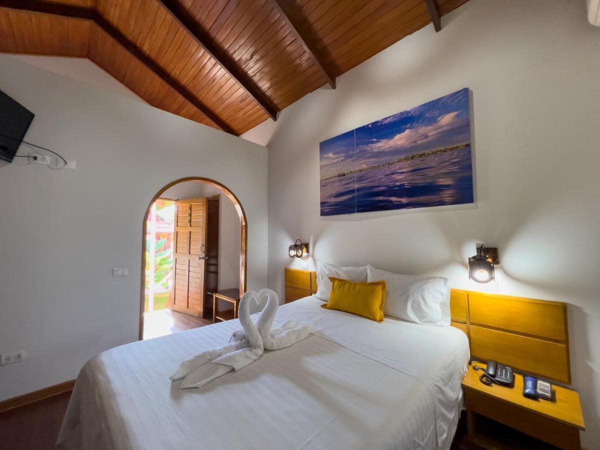 Los Gavilanes Hotel Пукальпа Екстер'єр фото