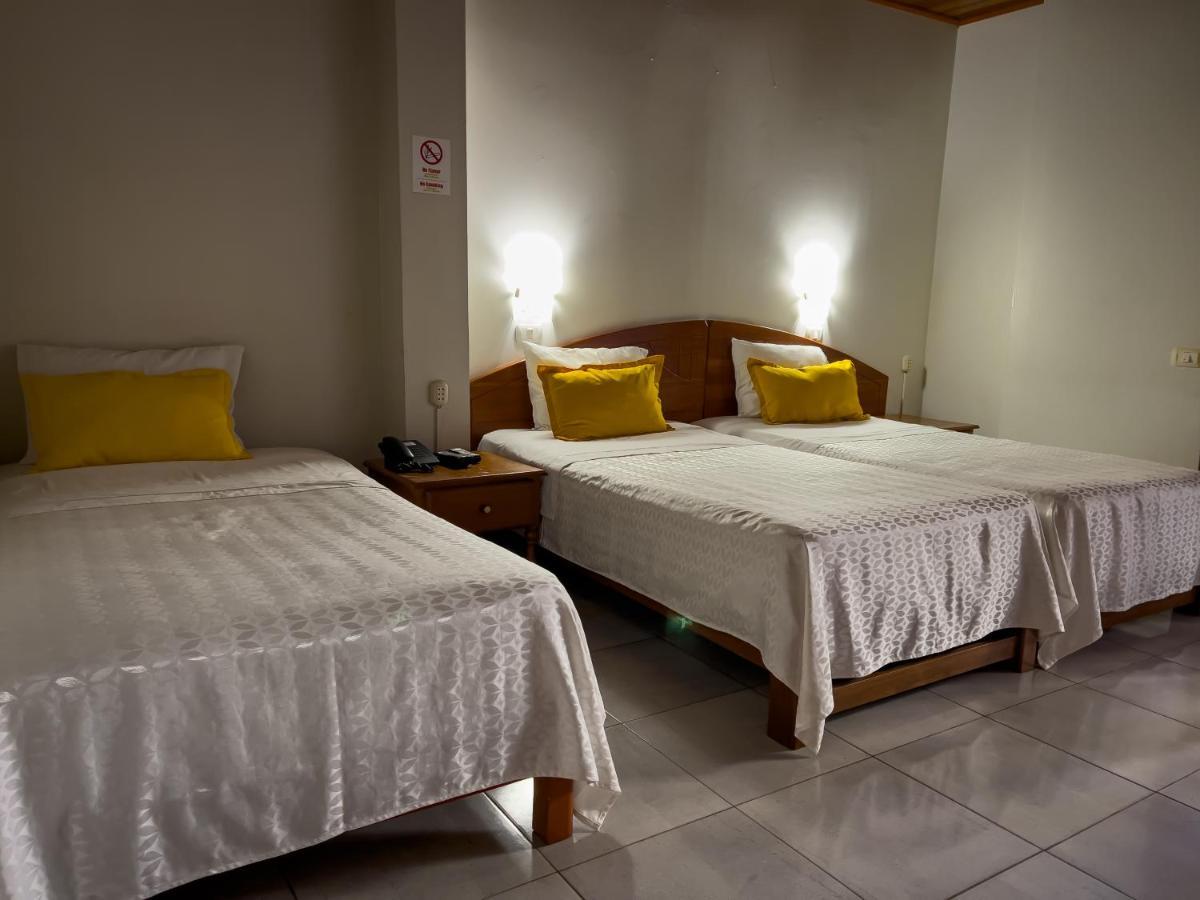 Los Gavilanes Hotel Пукальпа Екстер'єр фото