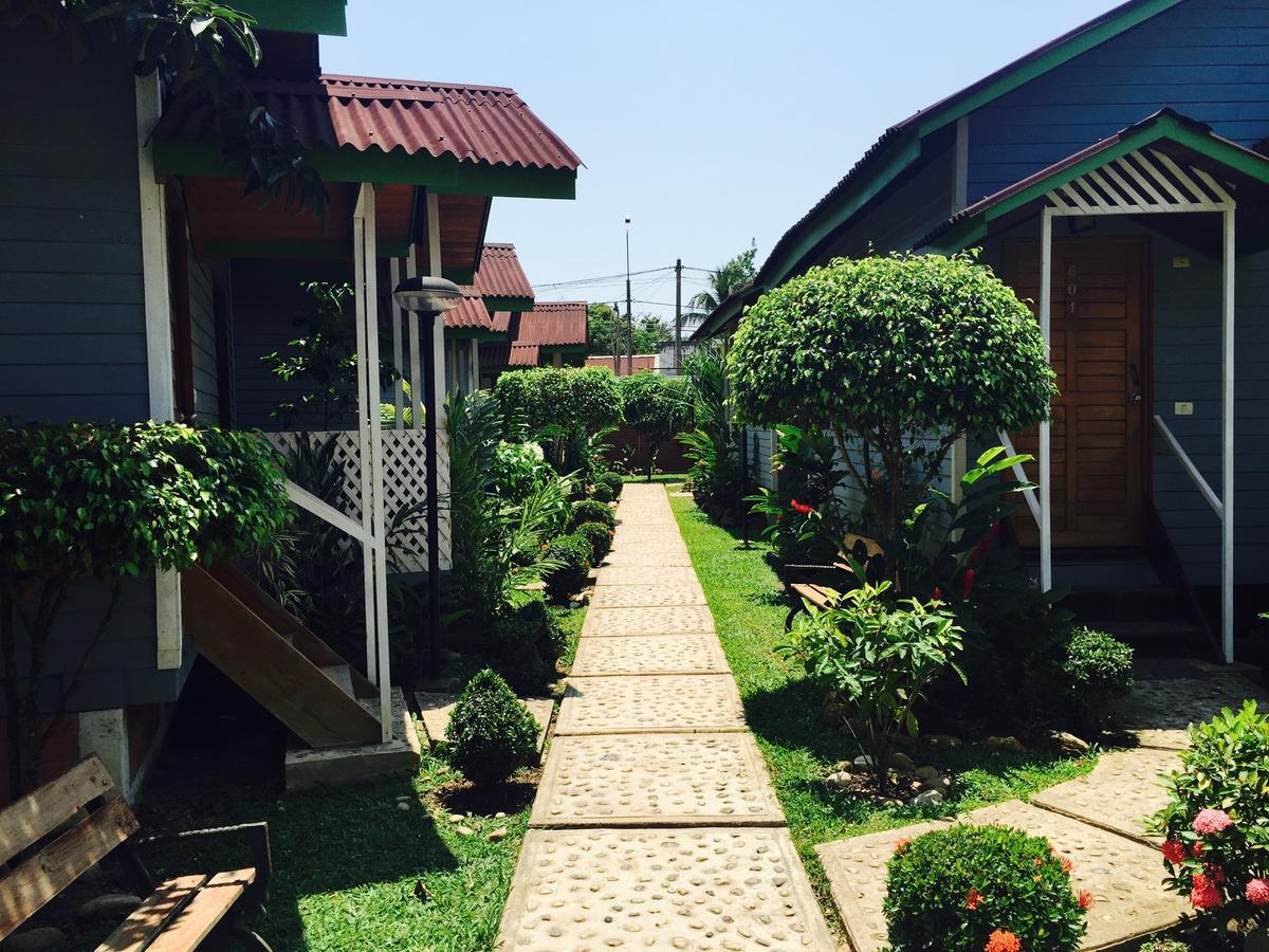 Los Gavilanes Hotel Пукальпа Екстер'єр фото
