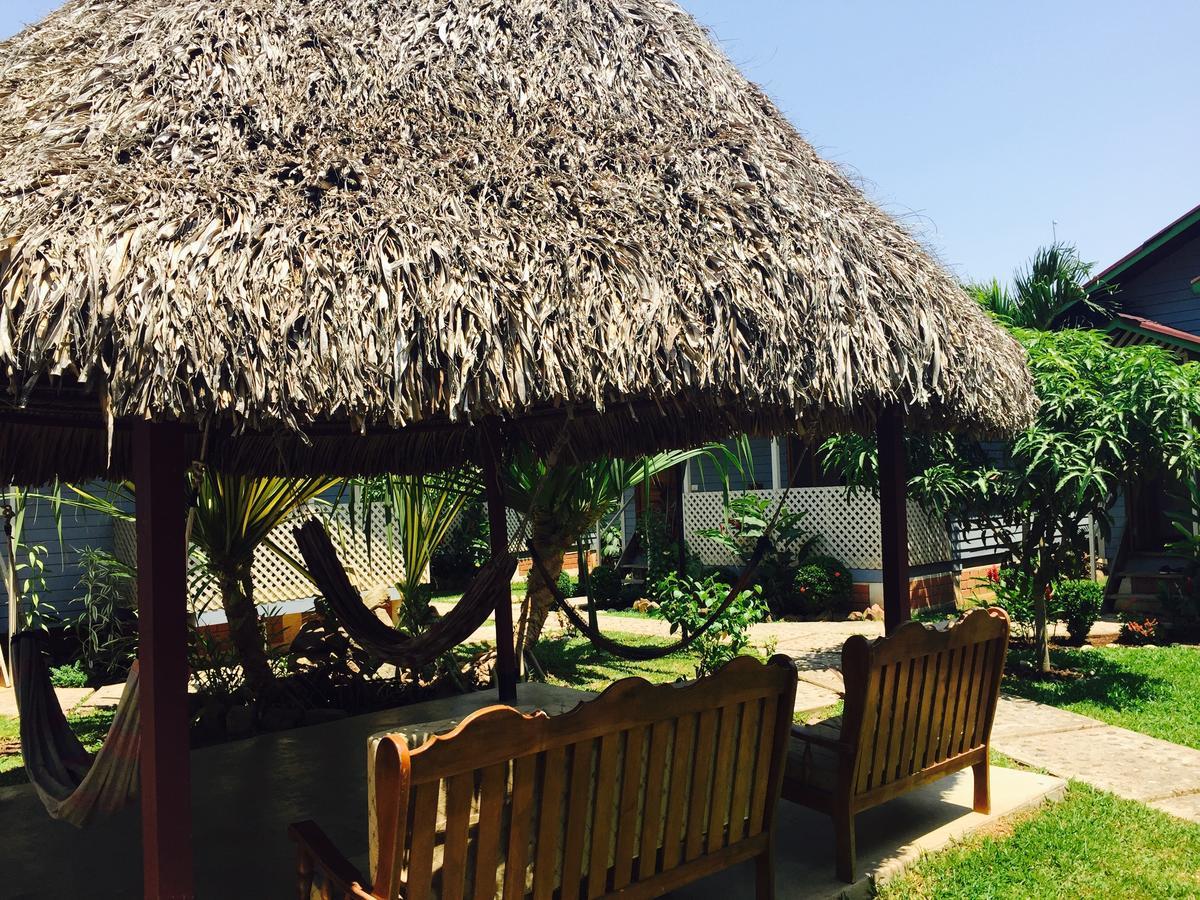 Los Gavilanes Hotel Пукальпа Екстер'єр фото