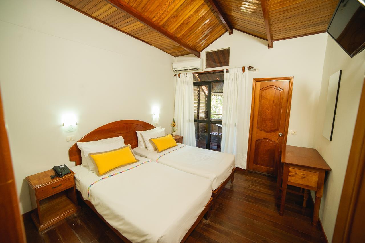 Los Gavilanes Hotel Пукальпа Екстер'єр фото
