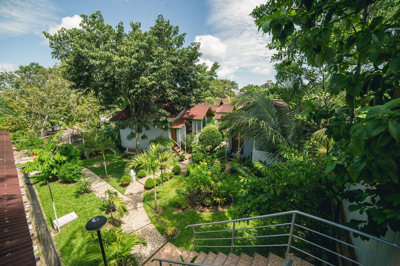 Los Gavilanes Hotel Пукальпа Екстер'єр фото